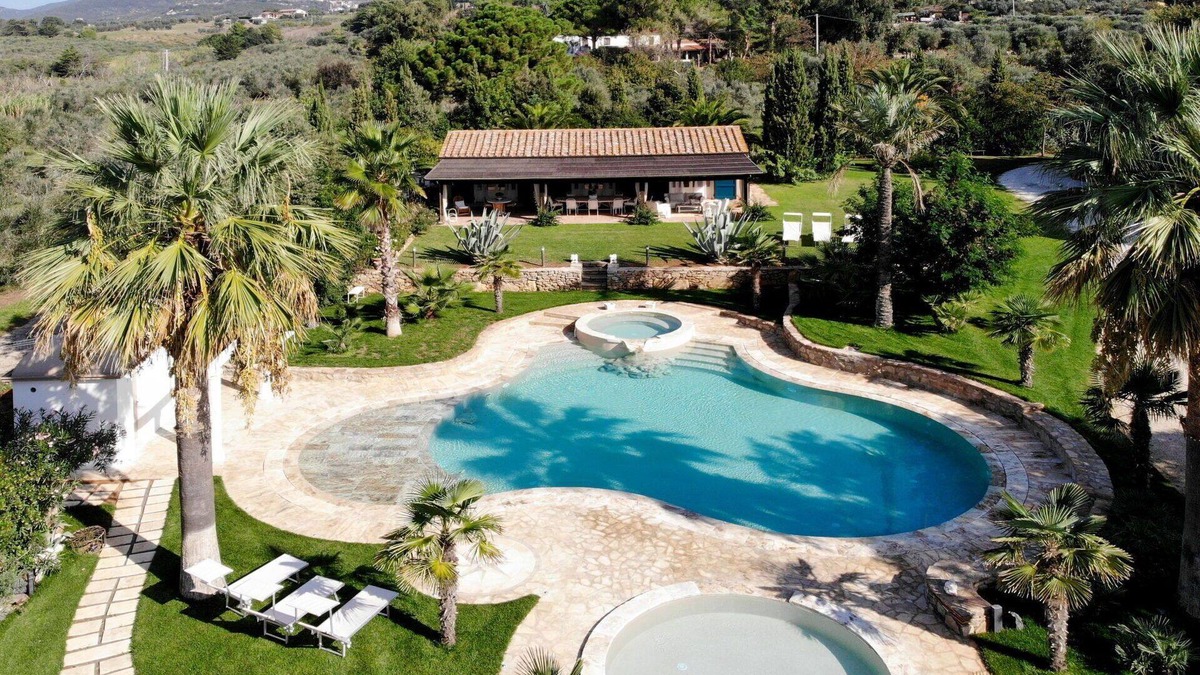 Campiglia Marittima Villa | Beautiful private villa with A/C, private pool, WIFI, hot tub, TV, patio and pets allowed