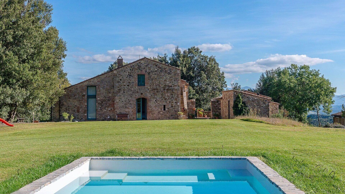 Civitella Paganico House | Beautiful villa for 12 guests with private pool, WIFI, TV, terrace, pets allowed and panoramic .