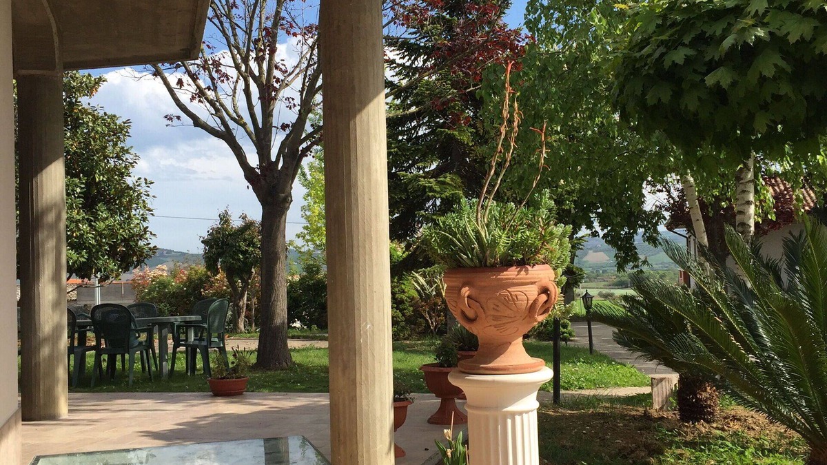 Roseto degli Abruzzi Villa | Beautiful apartment in villa for 6 guests with WIFI, TV and patio