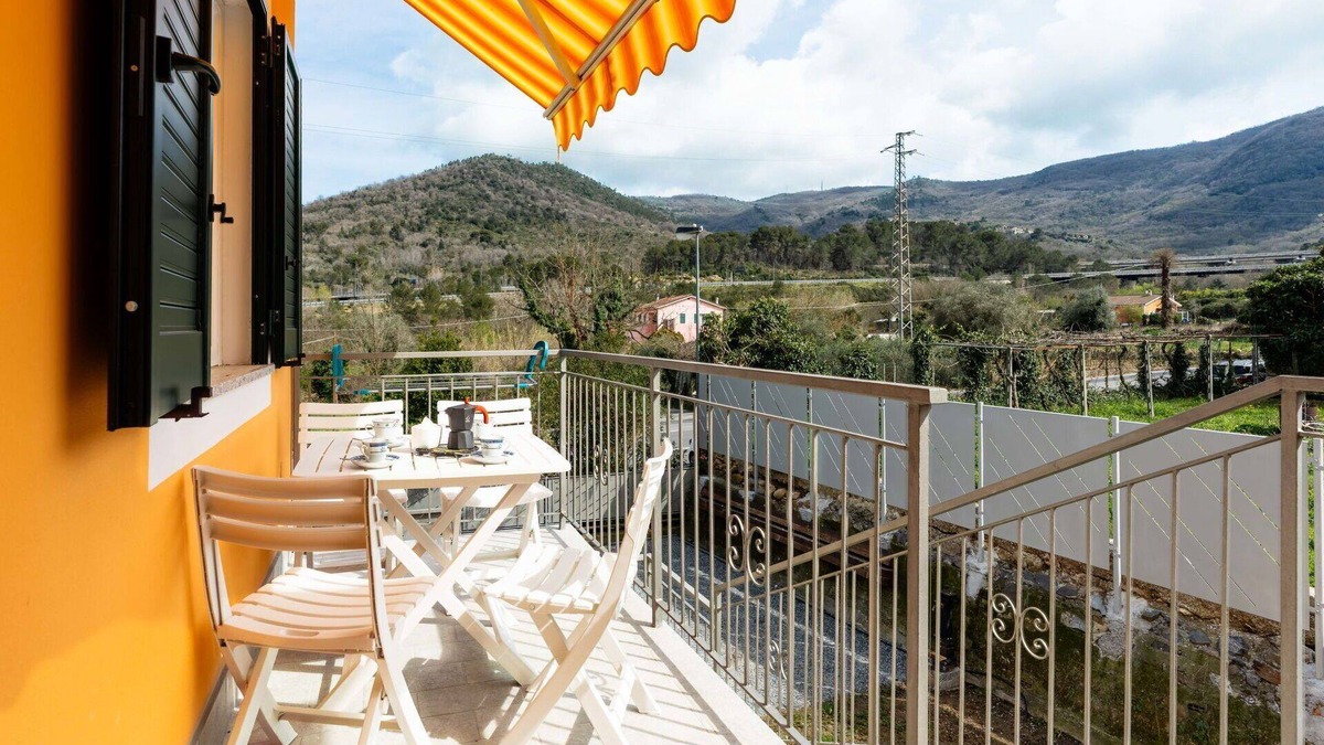 Villanova d'Albenga Apartment | Beautiful apartment for 4 people with A/C, WIFI, TV, balcony and panoramic view