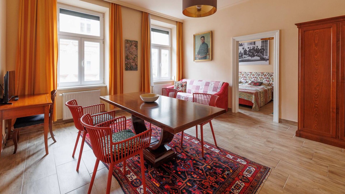 Funfhaus Apartment | Beautiful Jugendstil apartment
