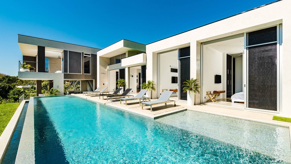 Black Beauty Villa | BEAUTIFUL Jungle Villa w/Big Outdoor Space HUGE Pool & Experience Manager
