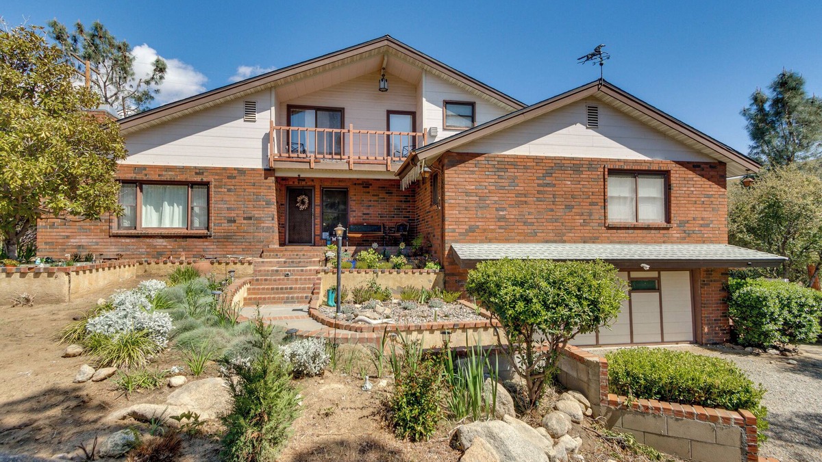 Sequoia National Forest House | Beautiful Kernville Home w/Game Room & Mtn Views!