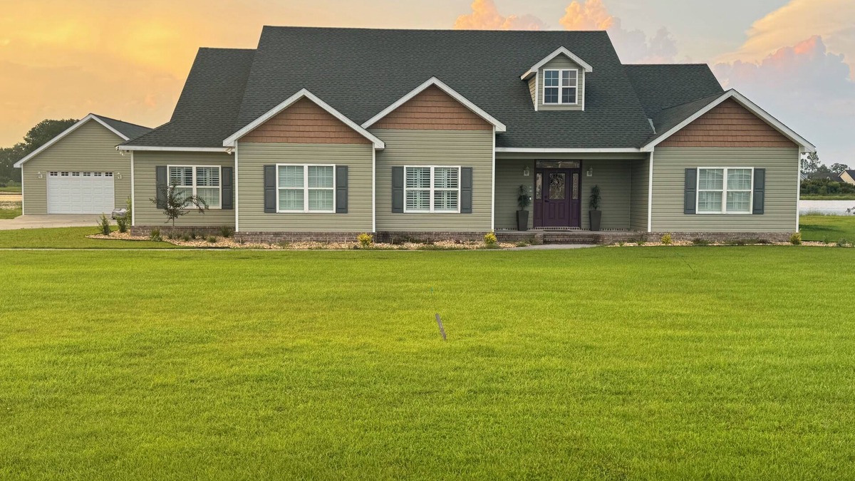 Blackshear House | Beautiful Lake front house for a fabulous getaway for large family! Sleeps 8