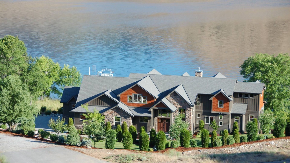Monitor Cabin | Beautiful Lake Front Vacation Home--Sleeps 11