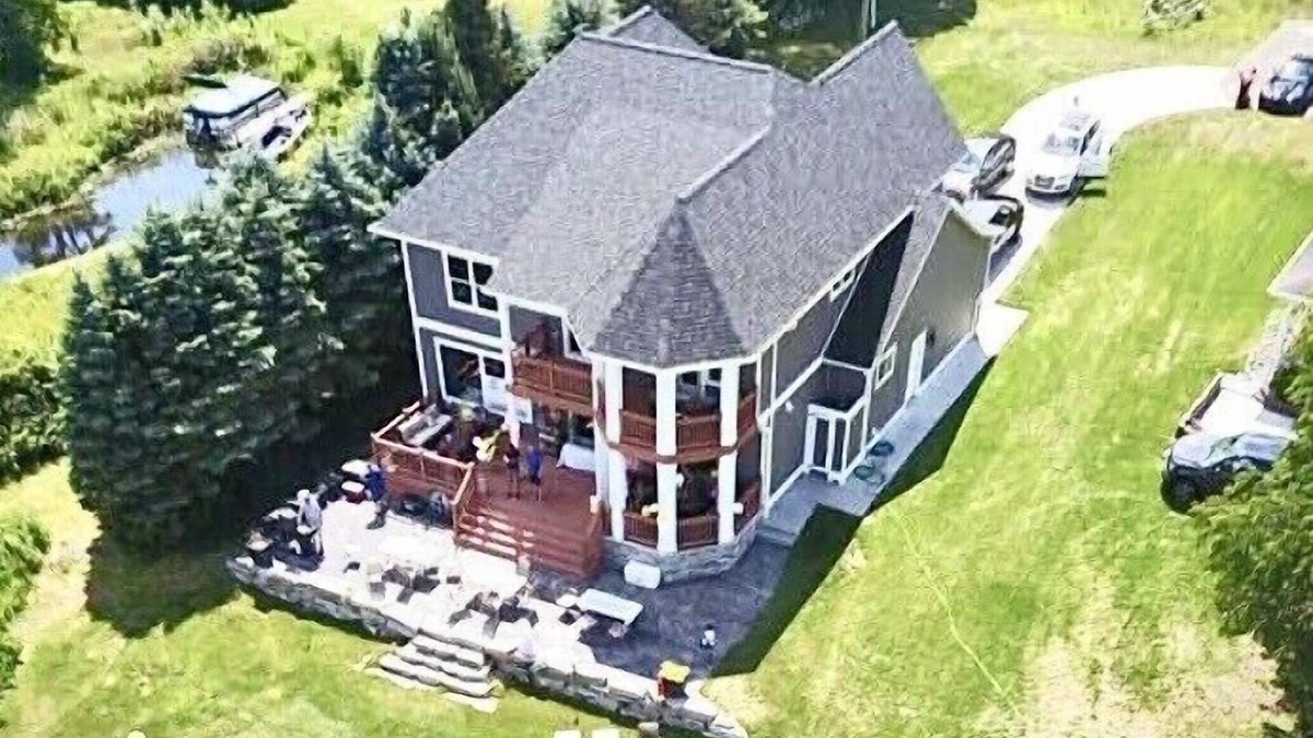 Bradley House | Beautiful Lake House on Cobb Lake
