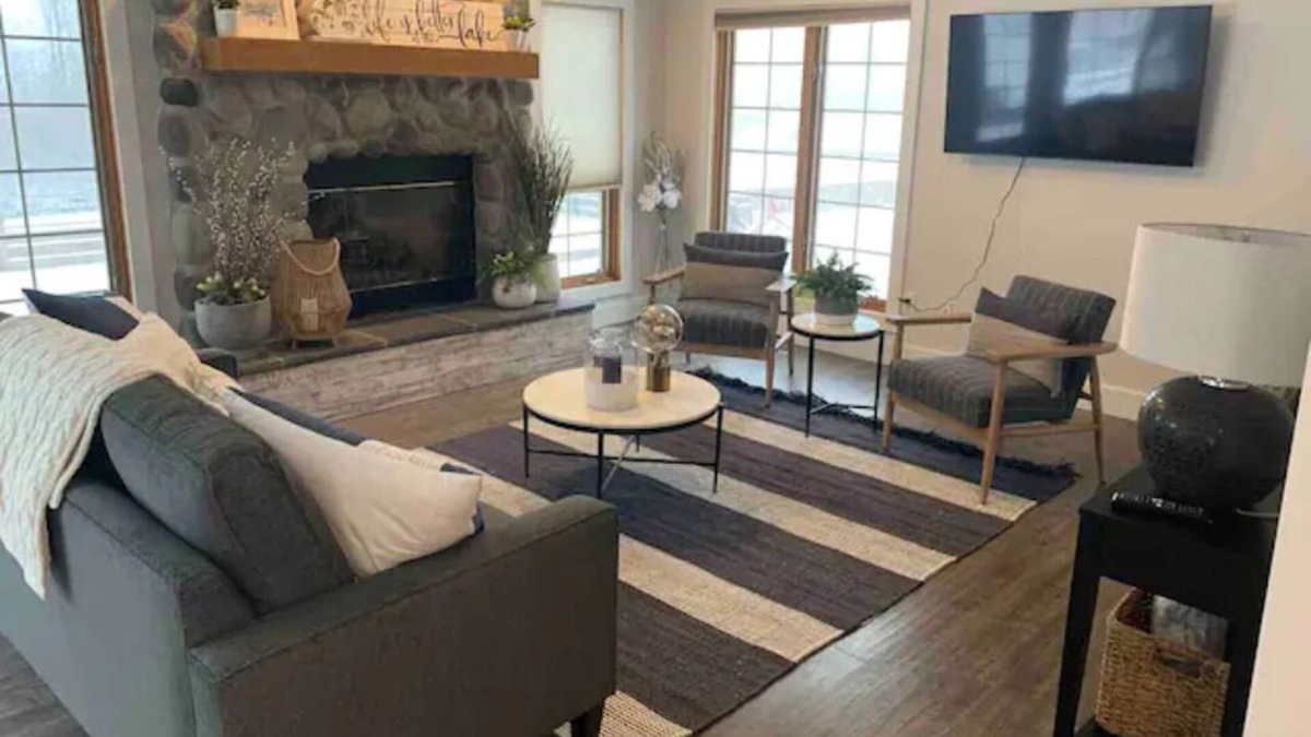 White Lake Cottage | Beautiful Lake House on White Lake