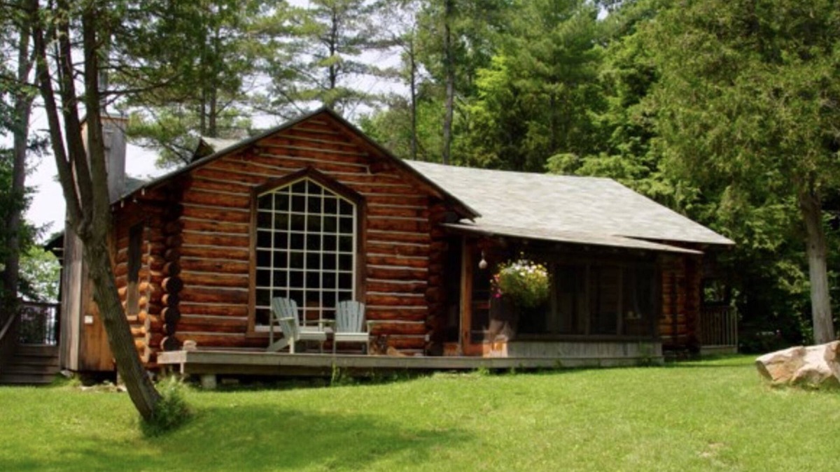 Bracebridge House | Beautiful Lake Muskoka Log Cabin