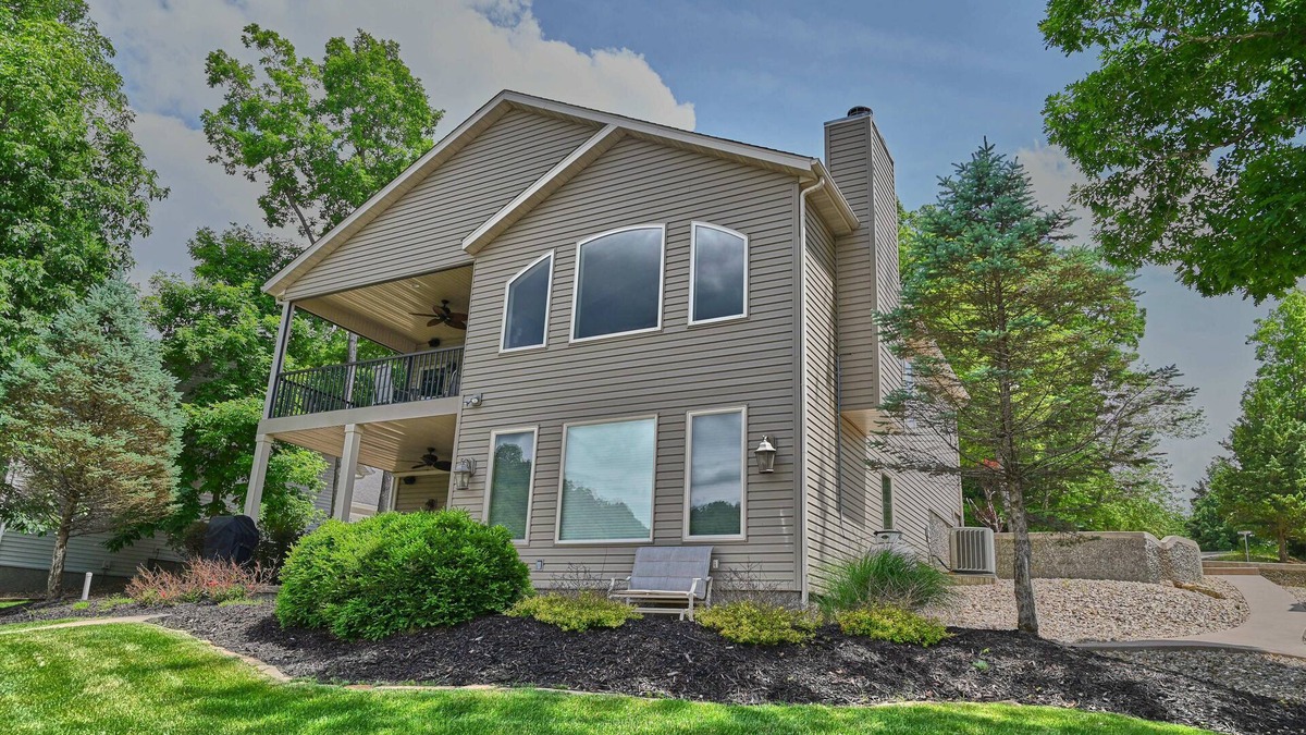 Gravois Mills House | Beautiful Lake of the Ozarks FAMILY Home in a quiet cove at MM44.5