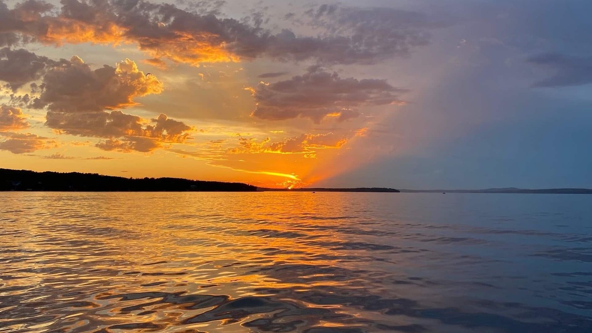 Markerville House | Beautiful Lakefront Cabin on Sylvan Lake
