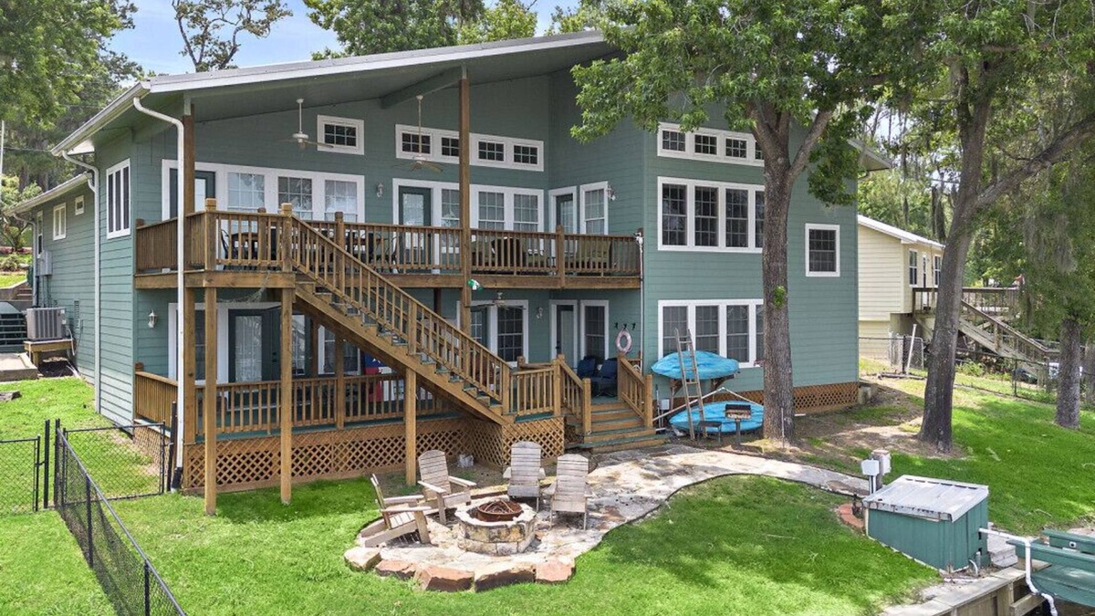 Onalaska House | Beautiful Lakefront Retreat with Boat Slip