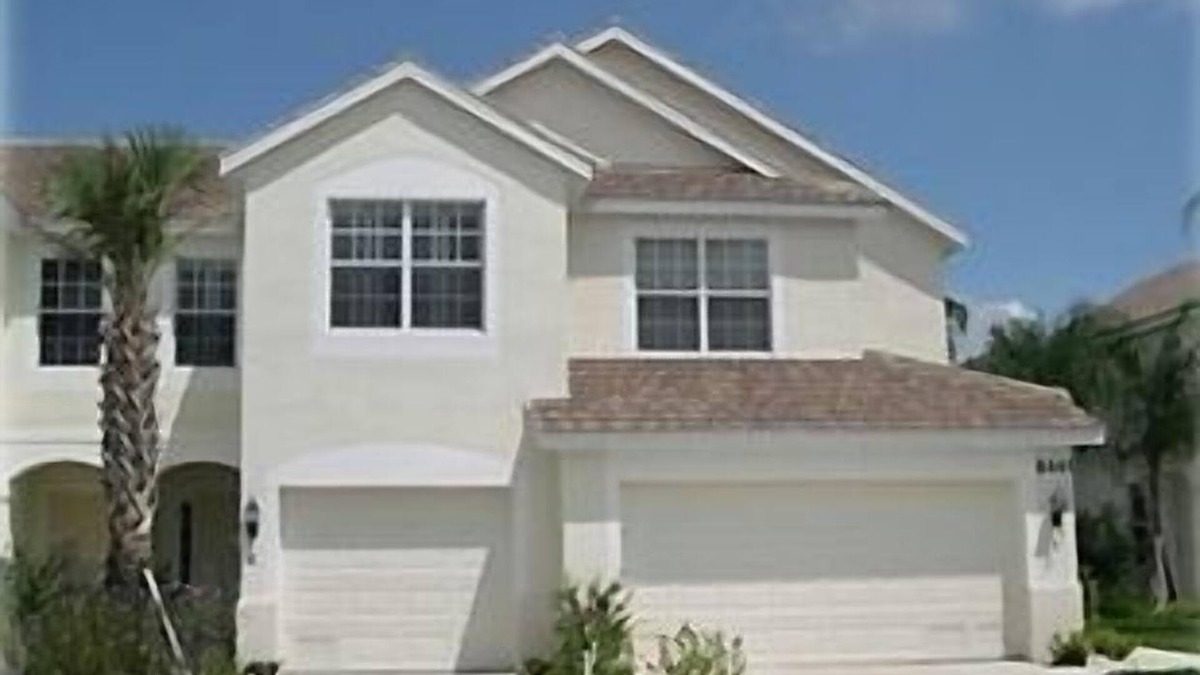 Fort Myers House | Beautiful Lakefront Townhome-Minutes from Sanibel/Ft Myers Bch