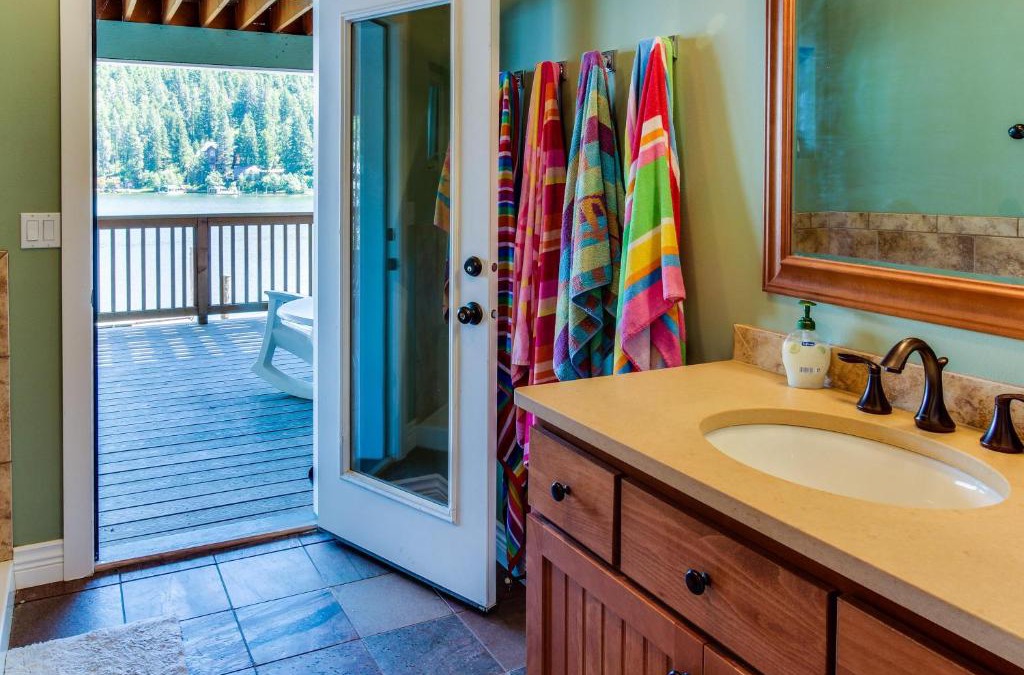 Coeur d'Alene House | Beautiful Lakefront Custom