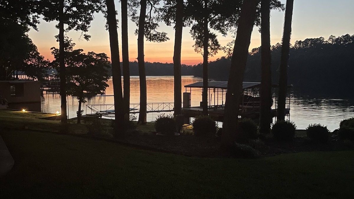 Hot Springs House | Beautiful LAKEFRONT Property across from Garvan Gardens