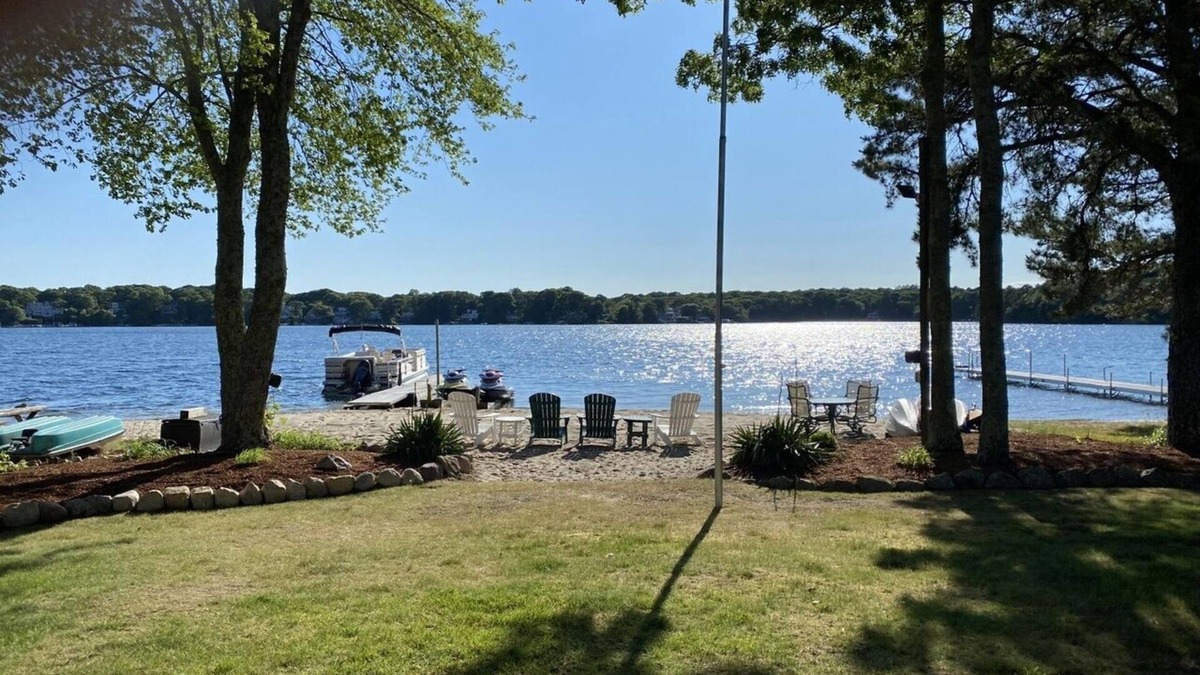 Mashpee House | Beautiful lakefront vacation property in Mashpee
