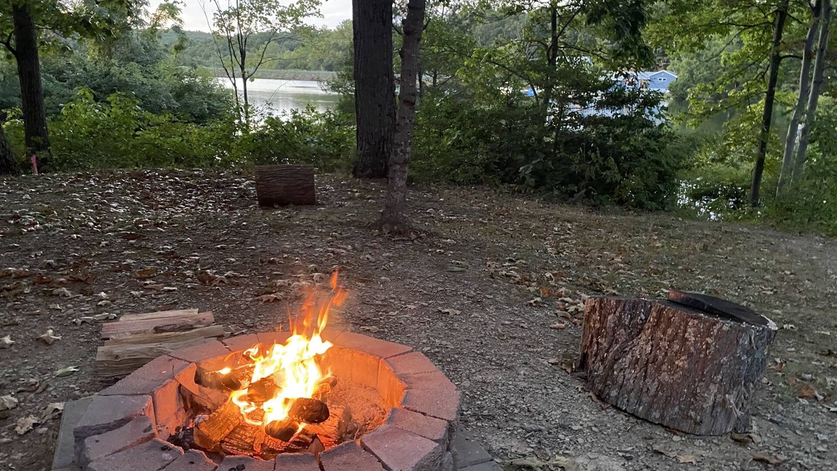 Kabletown House | Beautiful Lakehouse, private dock, fast WiFi near Harpers Ferry