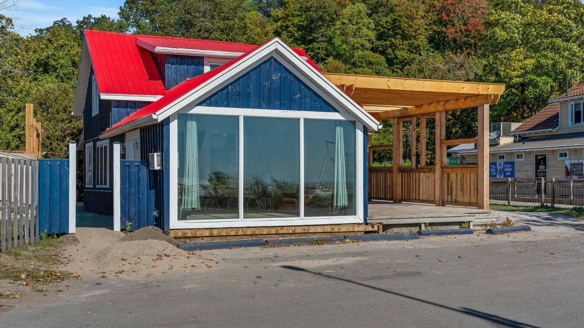 Turkey Point Cabin | Beautiful lakeside beach front cottage