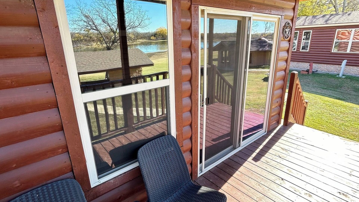 Frisco Cabin | Beautiful Lakeside Tiny House Cabin