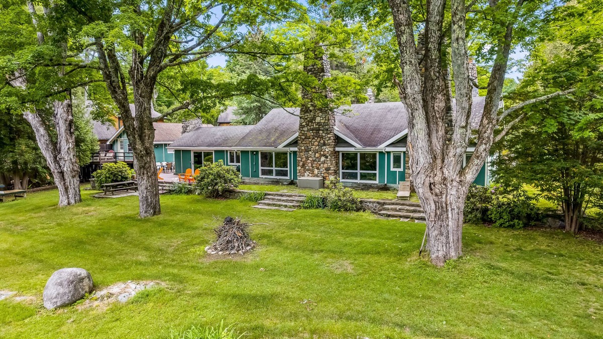 Skylark Beach House | Beautiful lakeside home with pool table, ping pong, fast WiFi, & washer/dryer