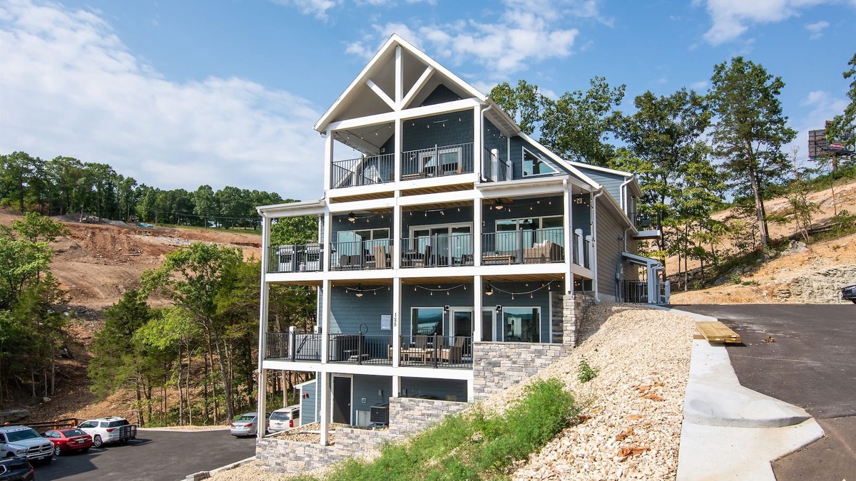 Table Rock House | Beautiful Lakeview 10 Bedrooms-hot tub/fire pit