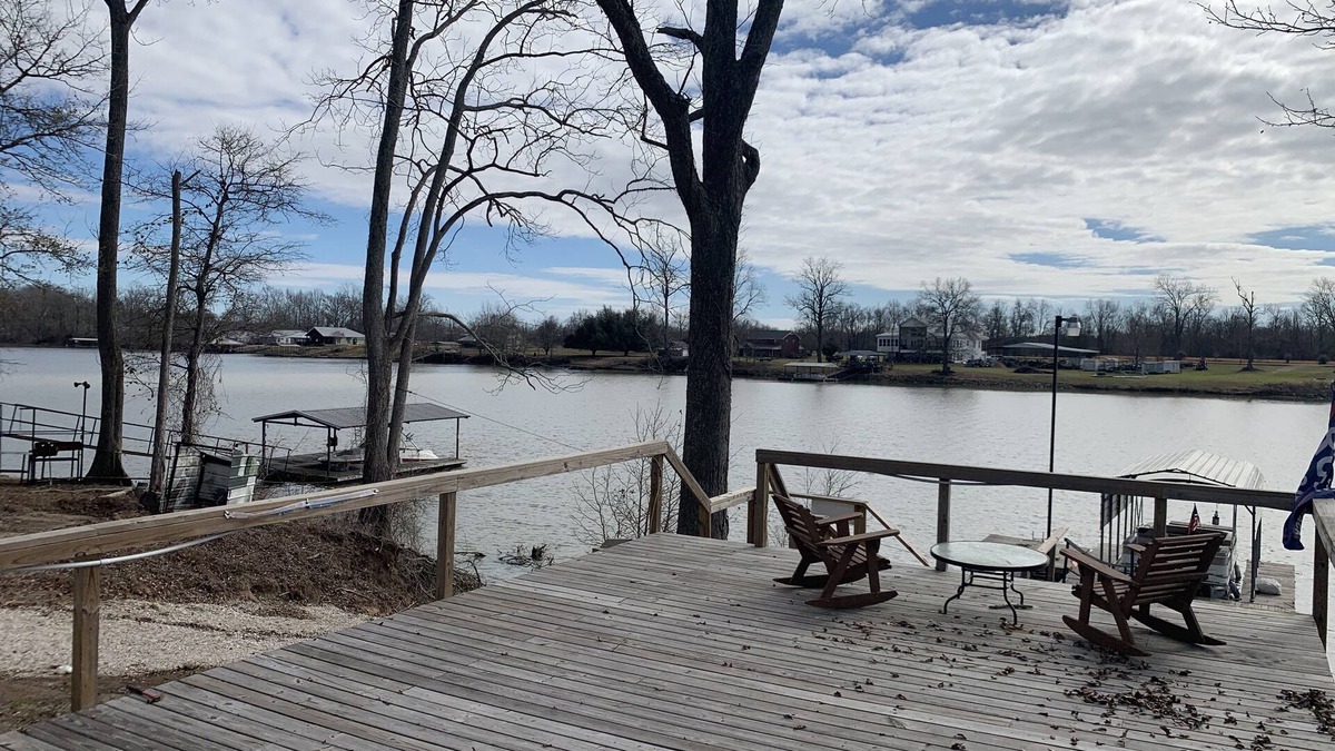 Acme Cottage | Beautiful lakeview cottage with private deck.