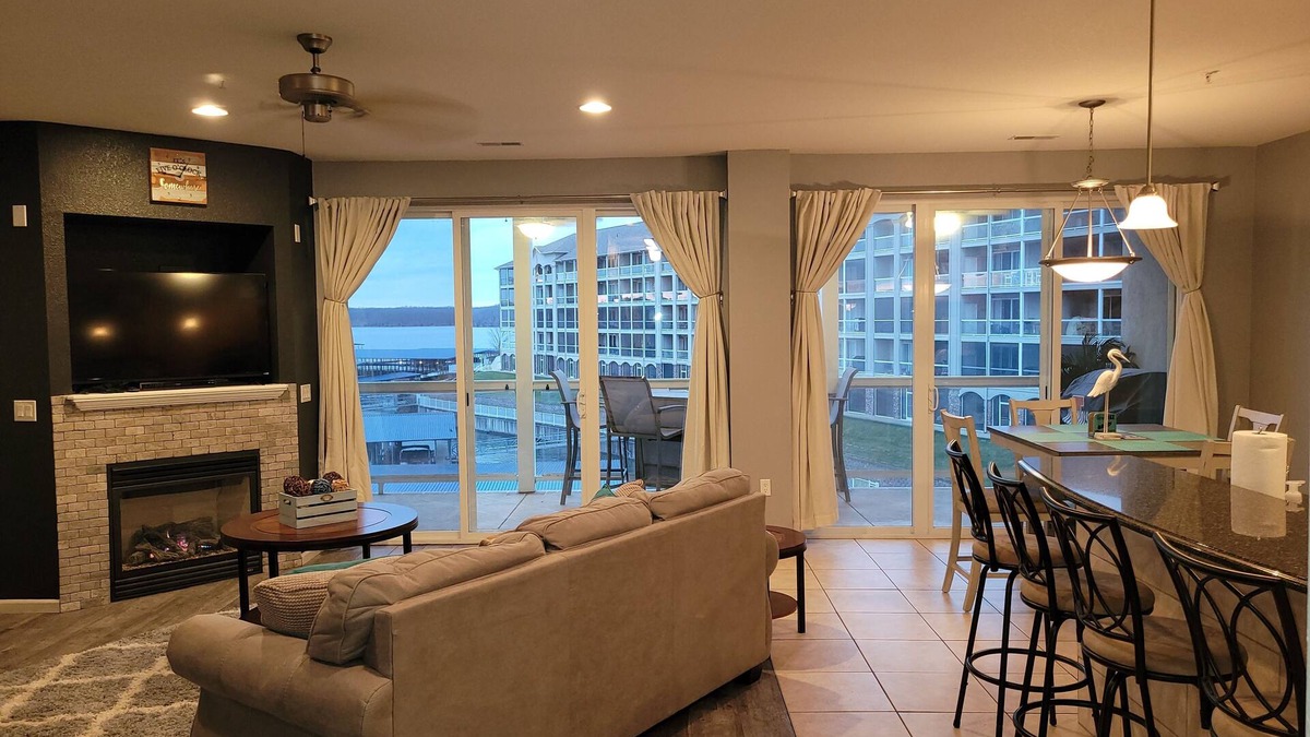 Osage Beach Condo | Beautiful Land's End Waterfront Condo