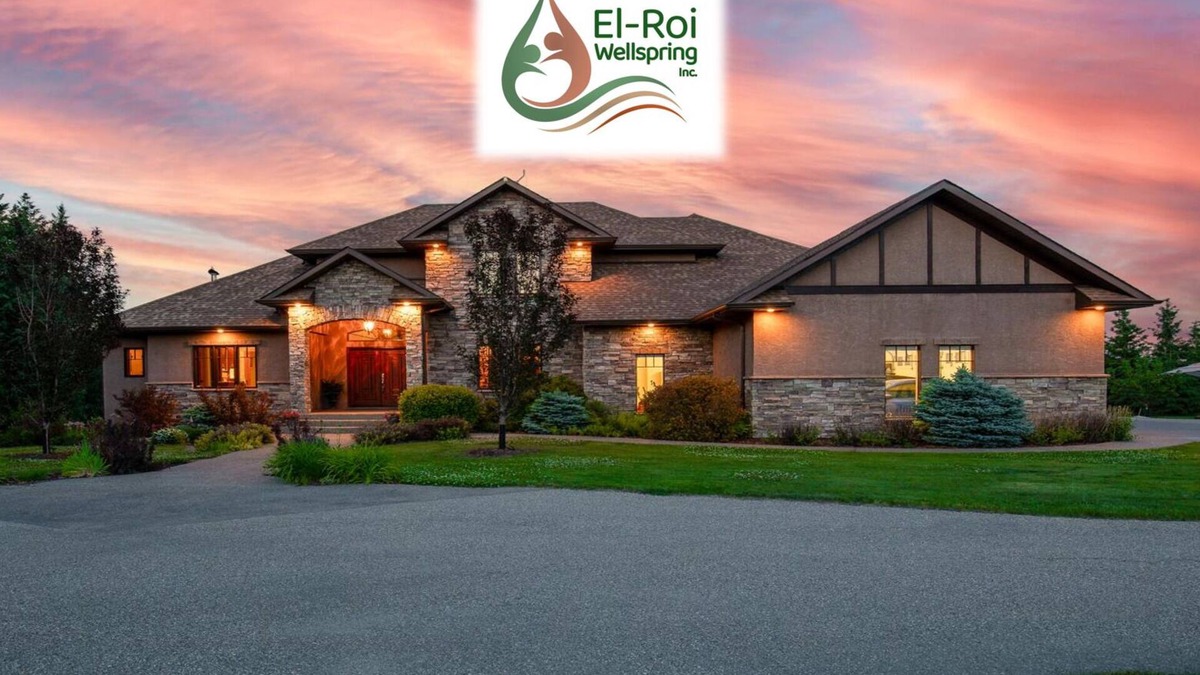 Calgary-Edmonton Corridor Villa | Beautiful, large green area, luxurious rooms, halls for workshops and events