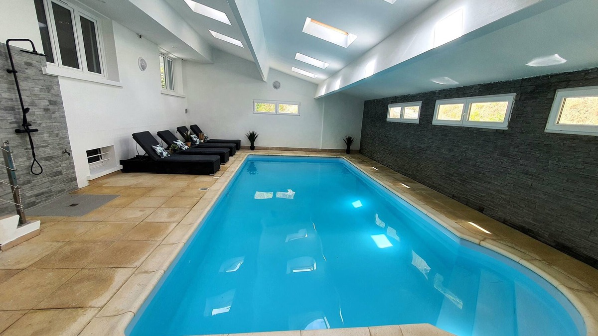 Auxerre Villa | Beautiful Large Villa Indoor Pool 1h Paris full privacy Gite Auxerre Chablis
