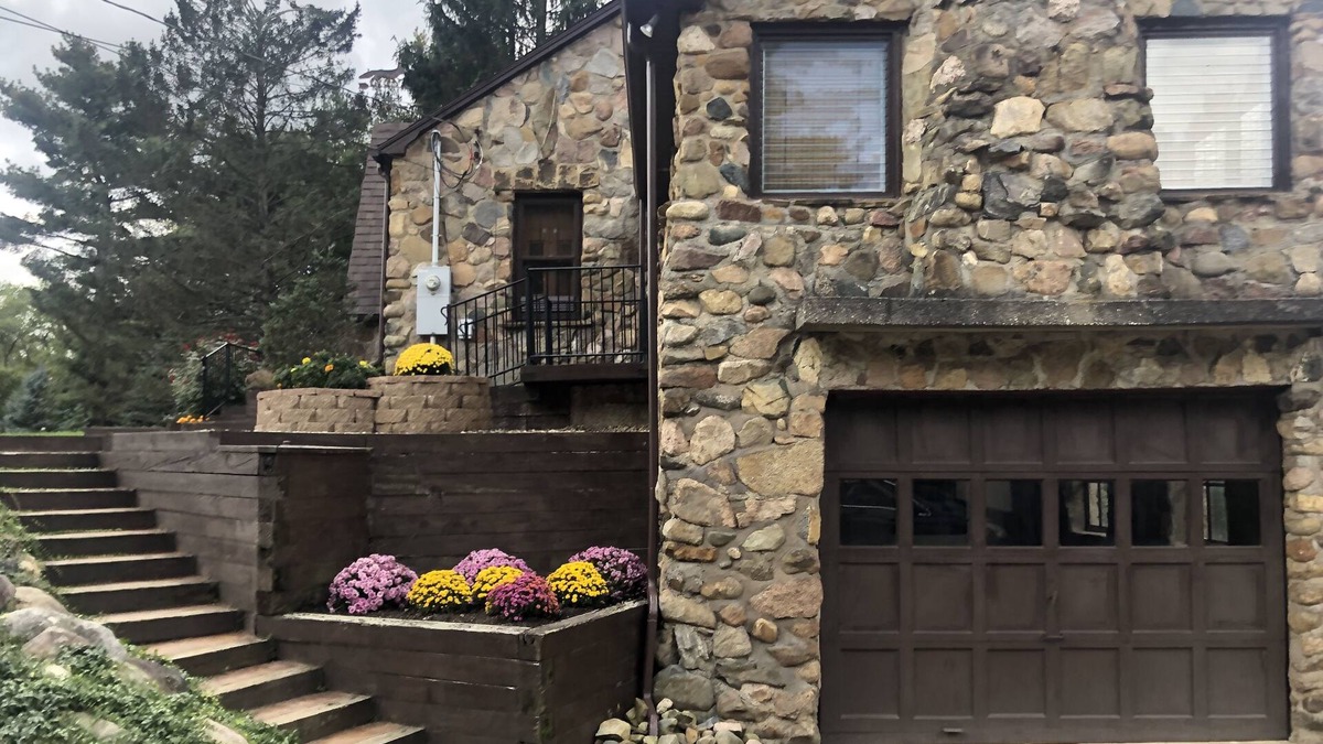 Chardon House | Beautiful Last minute house to rent for solar eclipse weekend