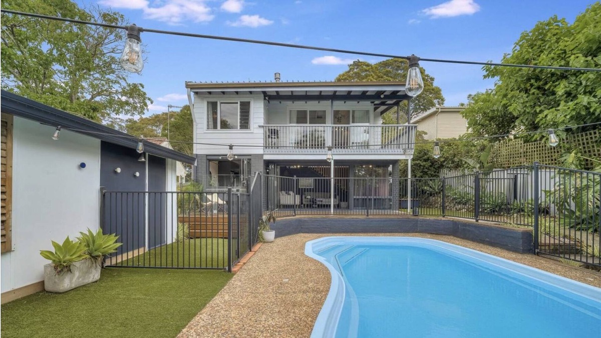 Charlestown House | Beautiful, leafy 3 bed/3 bath Newcastle home with pool