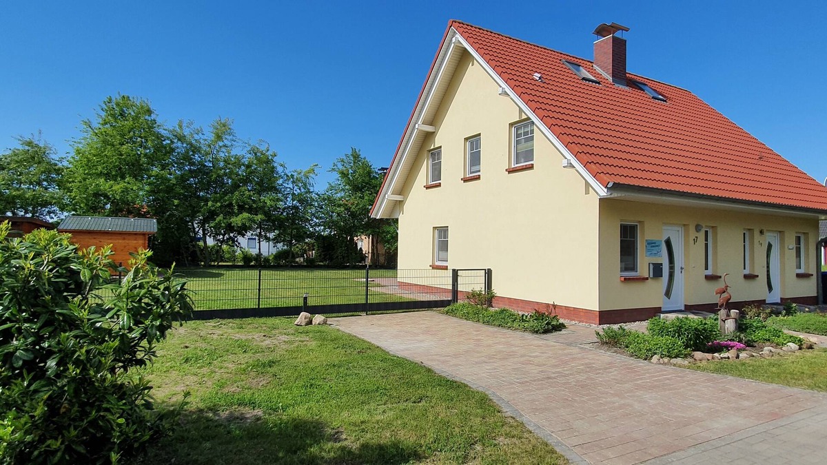 Fuhlendorf House | Beautiful location with Bodden view, DHH, garden, near bathing area, pets welcome!