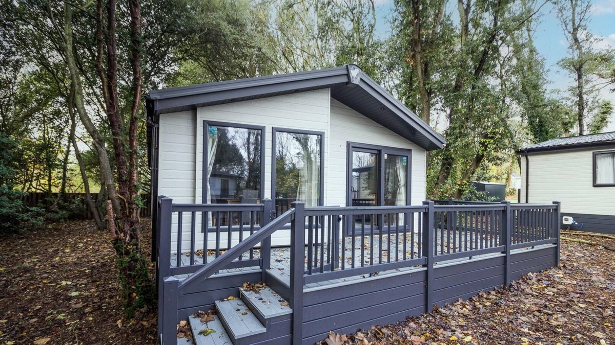 Corton Cabin | Beautiful lodge sleeps 6 at Azure Seas Holiday Village in Suffolk ref 32218OG