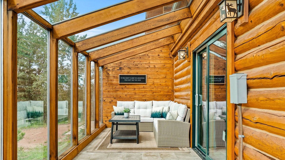 Cripple Creek Cabin | Beautiful Log Cabin on 9 Forested Acres
