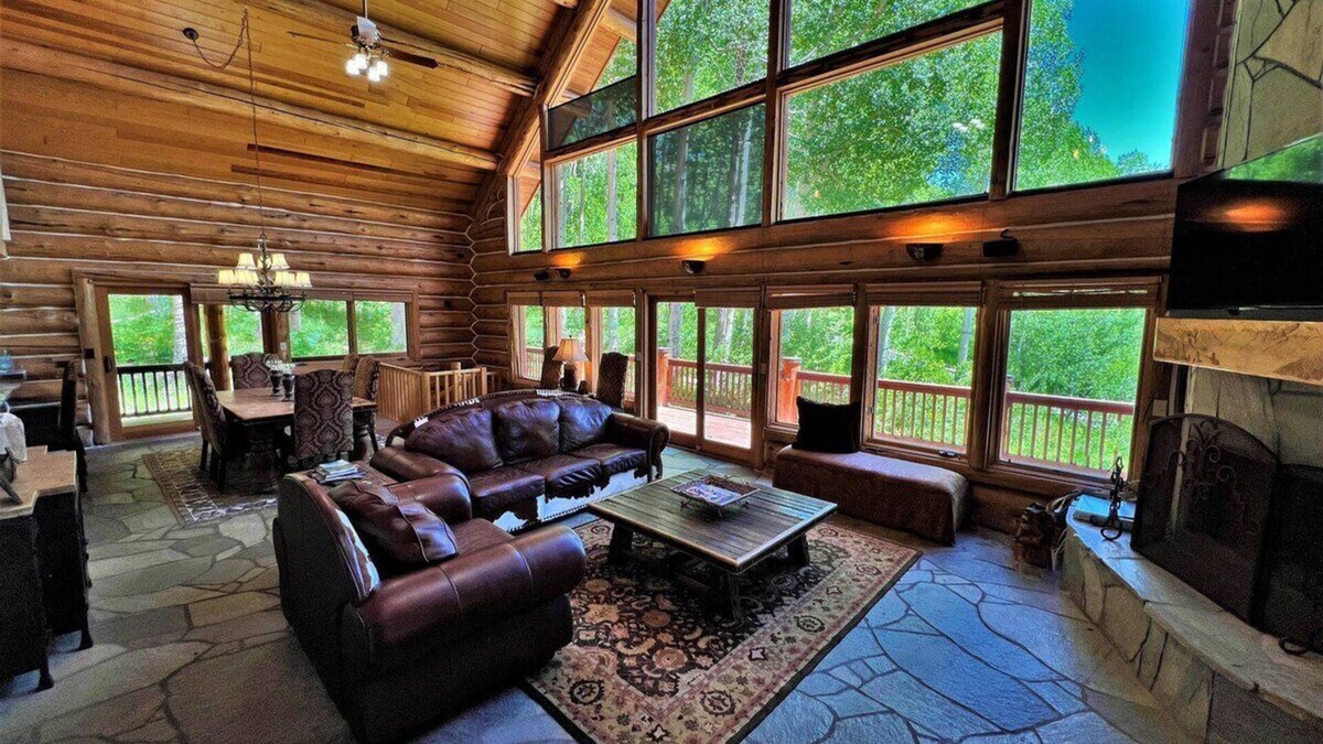 Purgatory Cabin | Beautiful Log Cabin 2 Miles to Purgatory Resort with Hot Tub