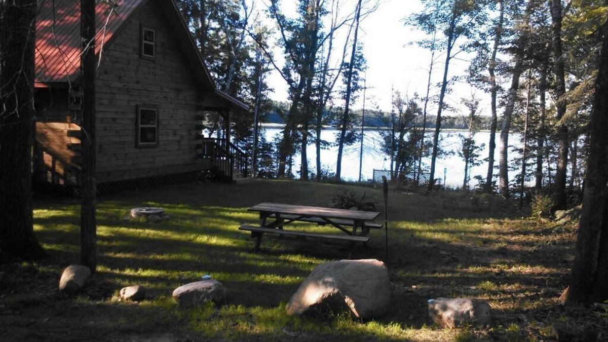 Hayward Cabin | Beautiful Log Cabin Situated On Quiet Smith Lake 3 Miles North Of Hayward, Wi.