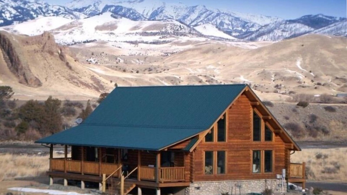 Emigrant House | Beautiful Log House on the Yellowstone River!
