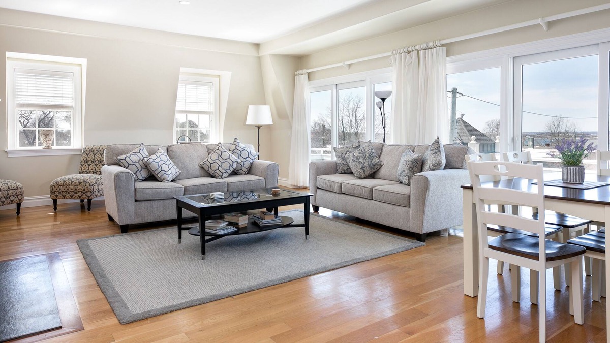 Historic Hill House | Beautiful Luxury Condo steps from historic Bellevue Ave.