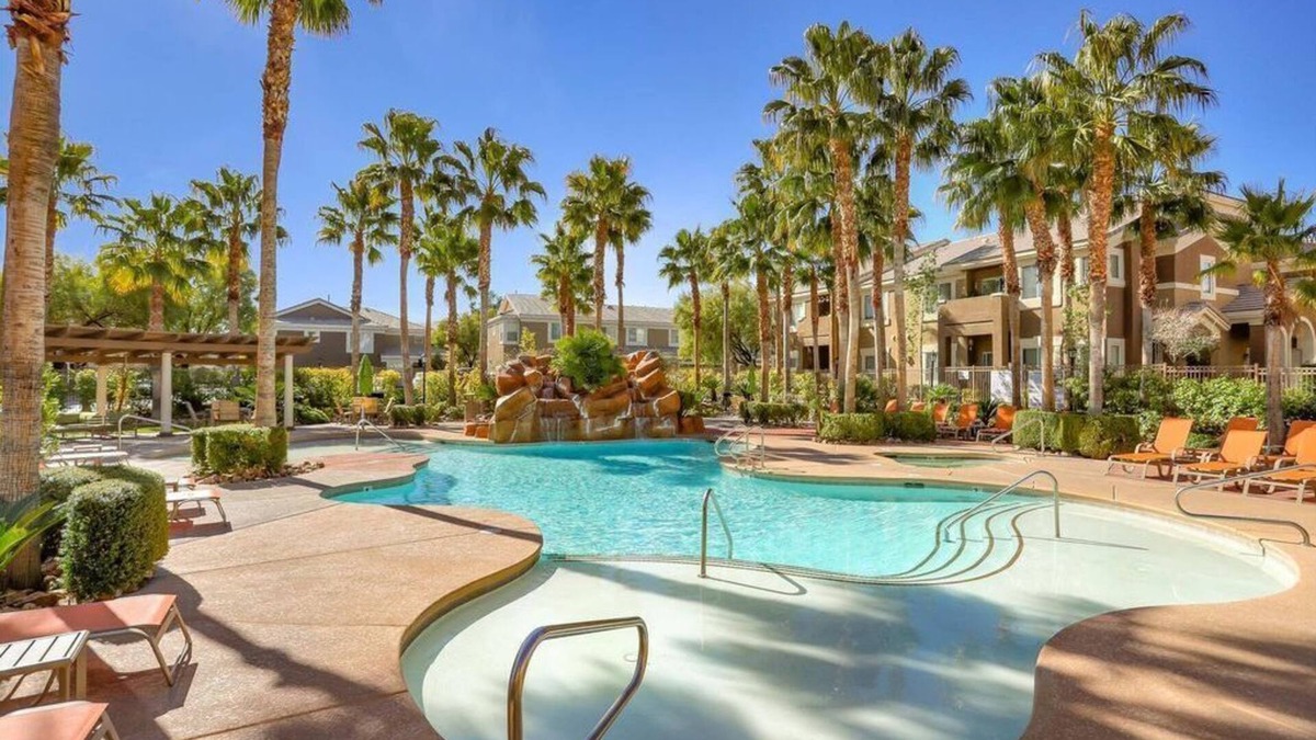 Enterprise House | Beautiful luxury townhome 10min from the strip with beautiful space