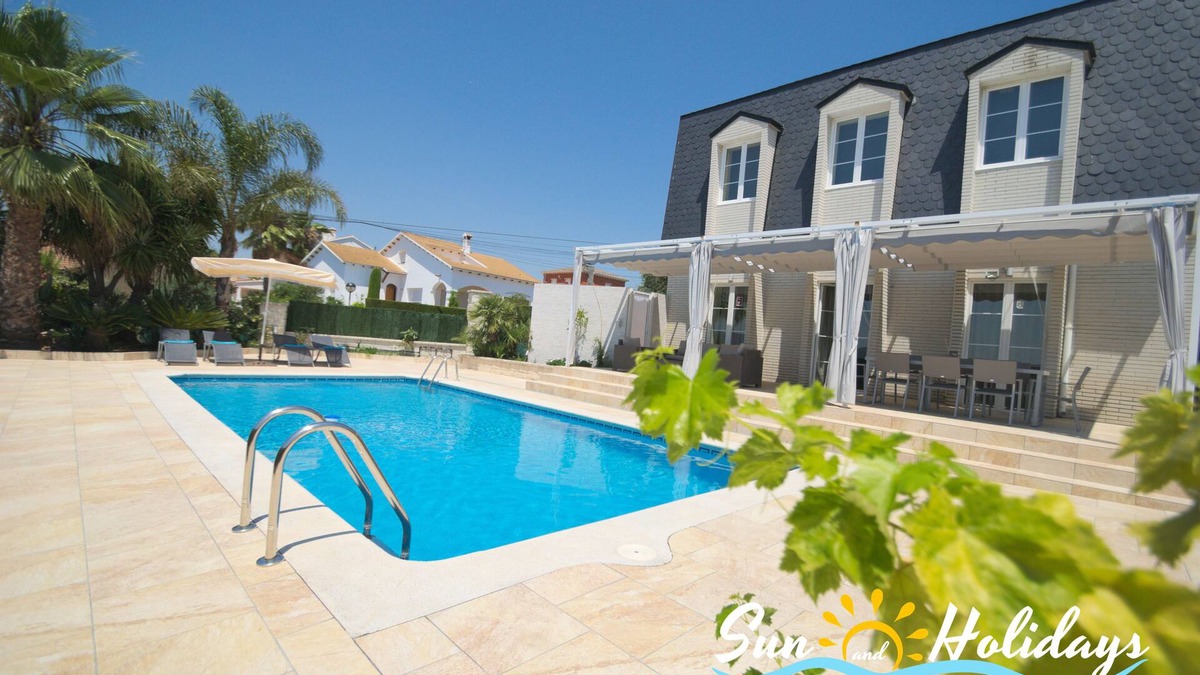 El Vendrell Villa | Beautiful luxury villa Oasis for 7 people with private pool