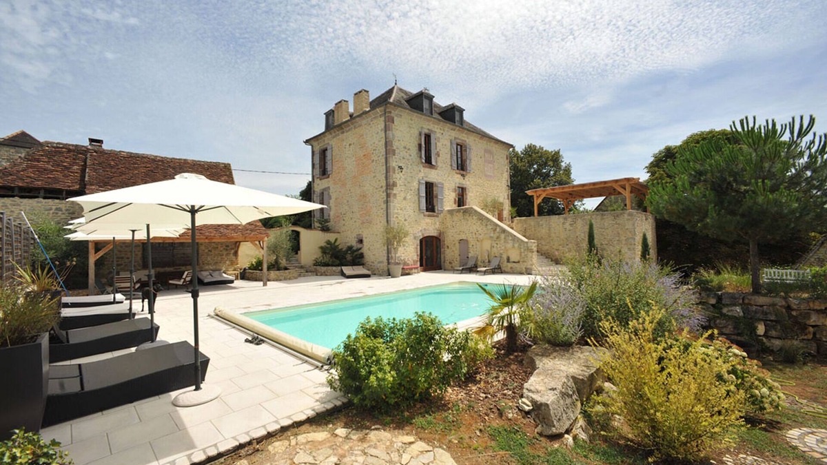 Vayrac House | Beautiful mansion built in 1876 private swimming pool and landscaped garden