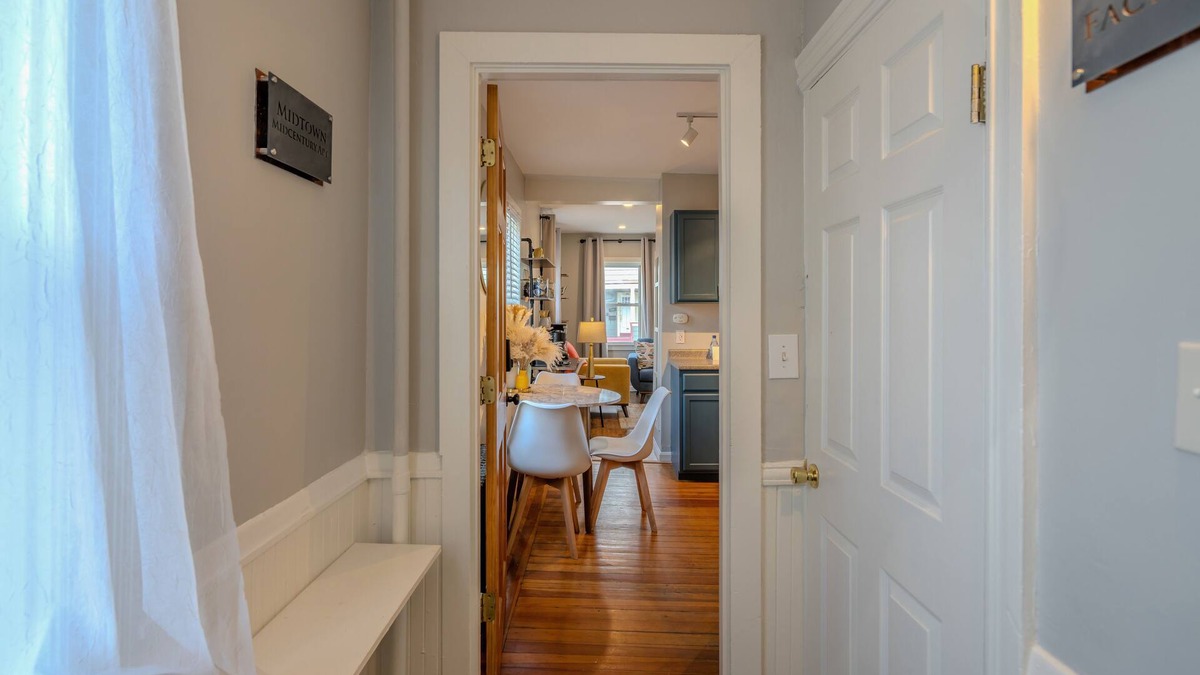 Wanskuck Apartment | Beautiful Mid-Century Modern Apartment in Prov.
