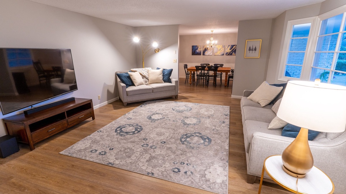 Cal Young House | Beautiful Midcentury modern 4 bedroom home