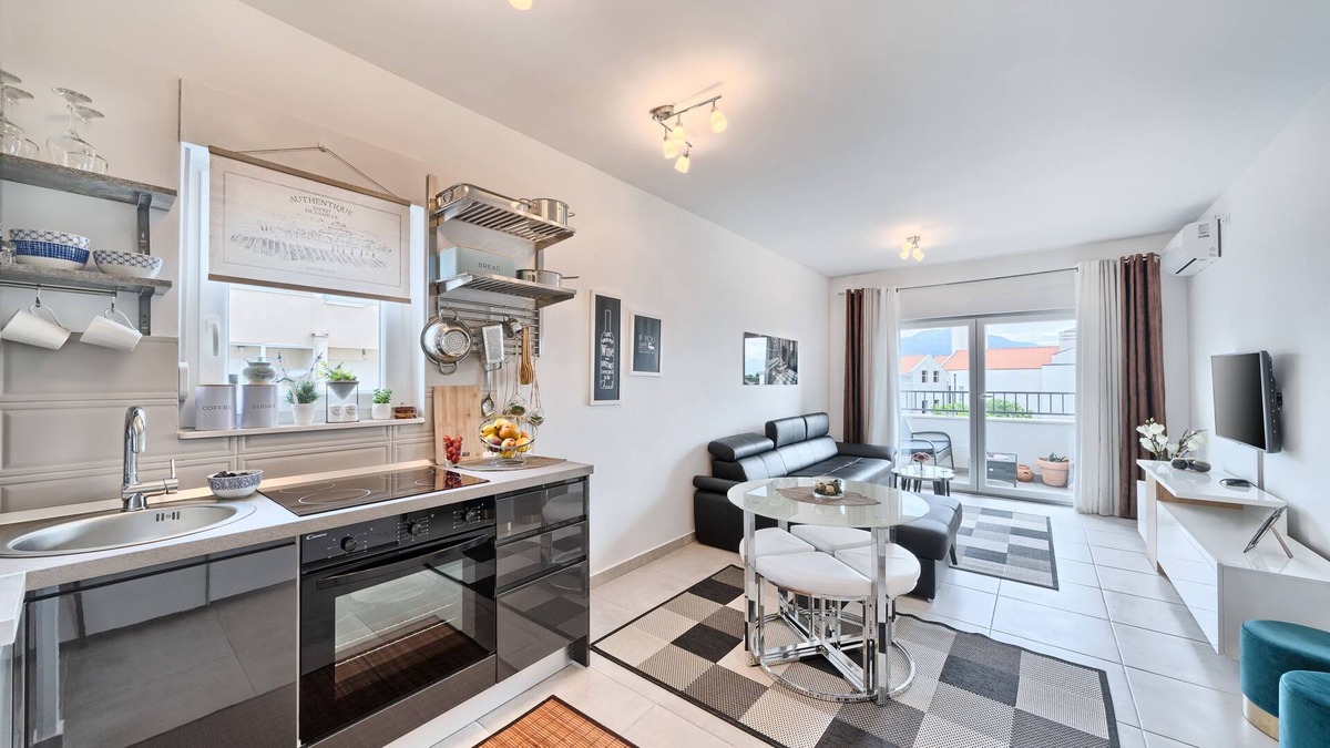 Kastel Stafilic House | Beautiful modern 1 BR apartment 100 meters to ocean