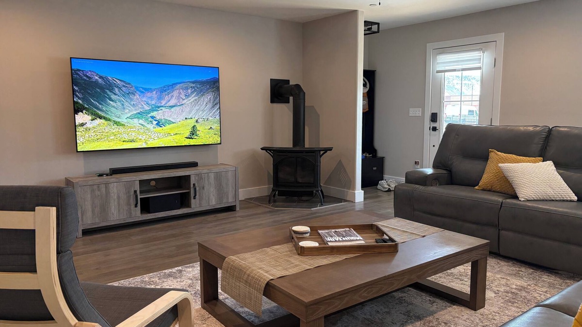 Gunnison House | Beautiful modern 3-bedroom Gunnison/Crested Butte retreat