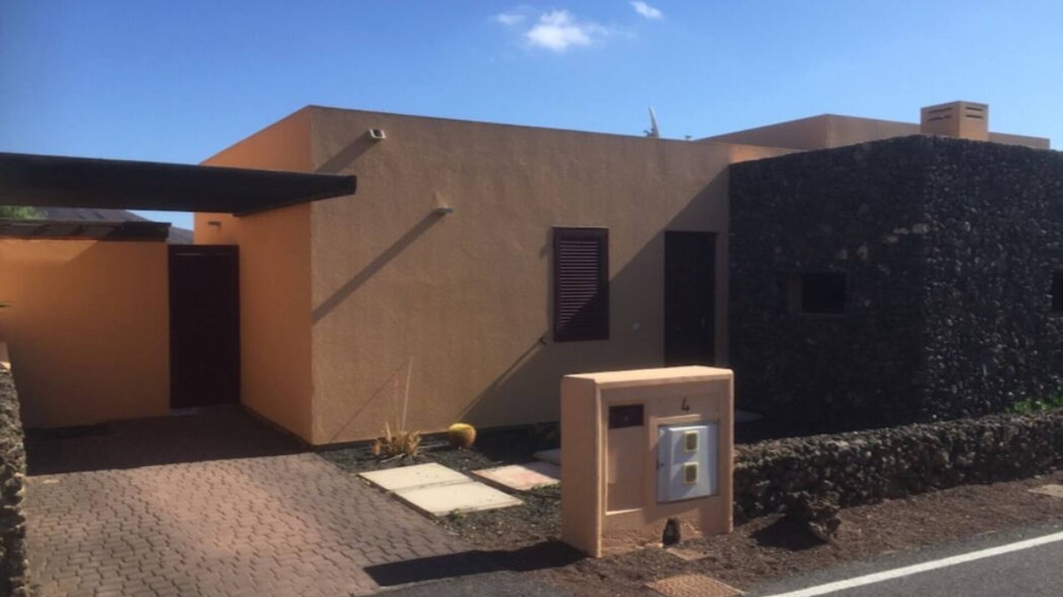 Corralejo Villa | Beautiful Modern Detached Villa in Popular Urbanisation - New to market 2022