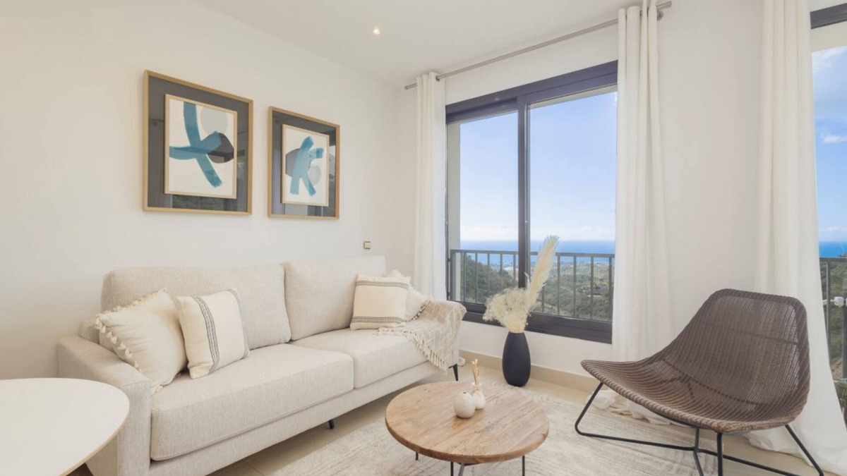 Marbella Apartment | Beautiful modern holiday apartment with amazing sea views with spa and gym