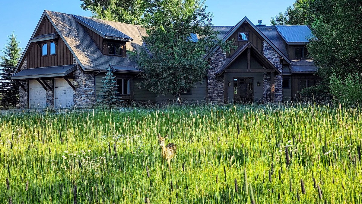 Red Lodge House | Beautiful modern home for hiking, skiing, golfing, and Yellowstone! or relaxing.