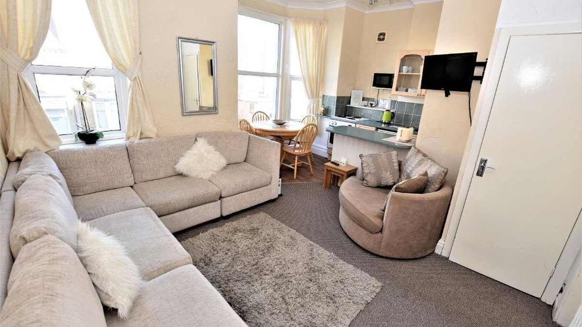 South Shore Apartment | Beautiful modern large family apartment