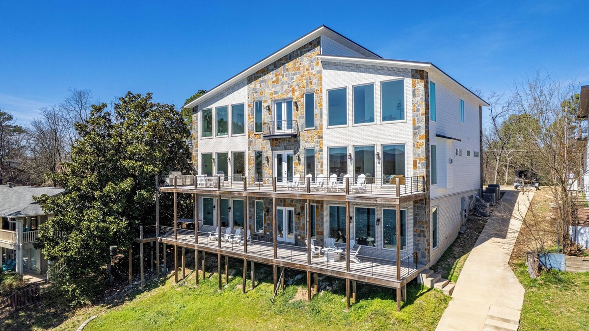 Rockwell House | Beautiful modern new build - this house has everything, 7 bedrooms, lake access!