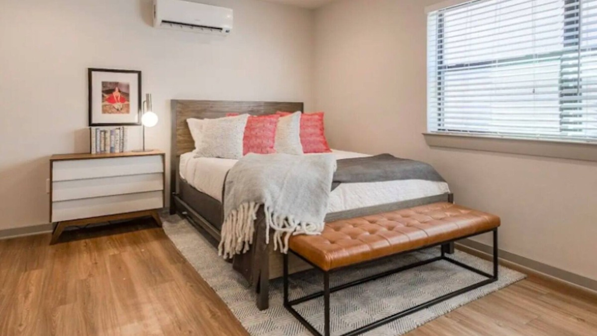 Knox - Henderson Apartment | Beautiful Modern Studio in Lower Greenville | WIFI